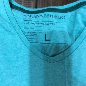 Banana Republic Men’s large vneck
